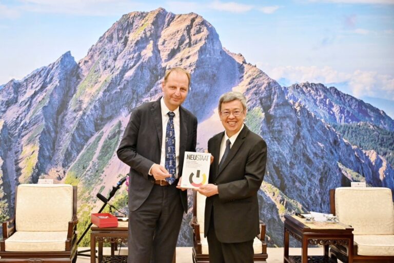 Premier Chen receives Heilmann of German Bundestag