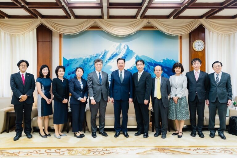 Foreign Minister Wu receives University of Tokyo delegation